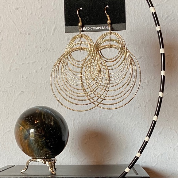 NEW! 3 Interlocking Circle Groups, Hoop Earrings - Picture 2 of 5